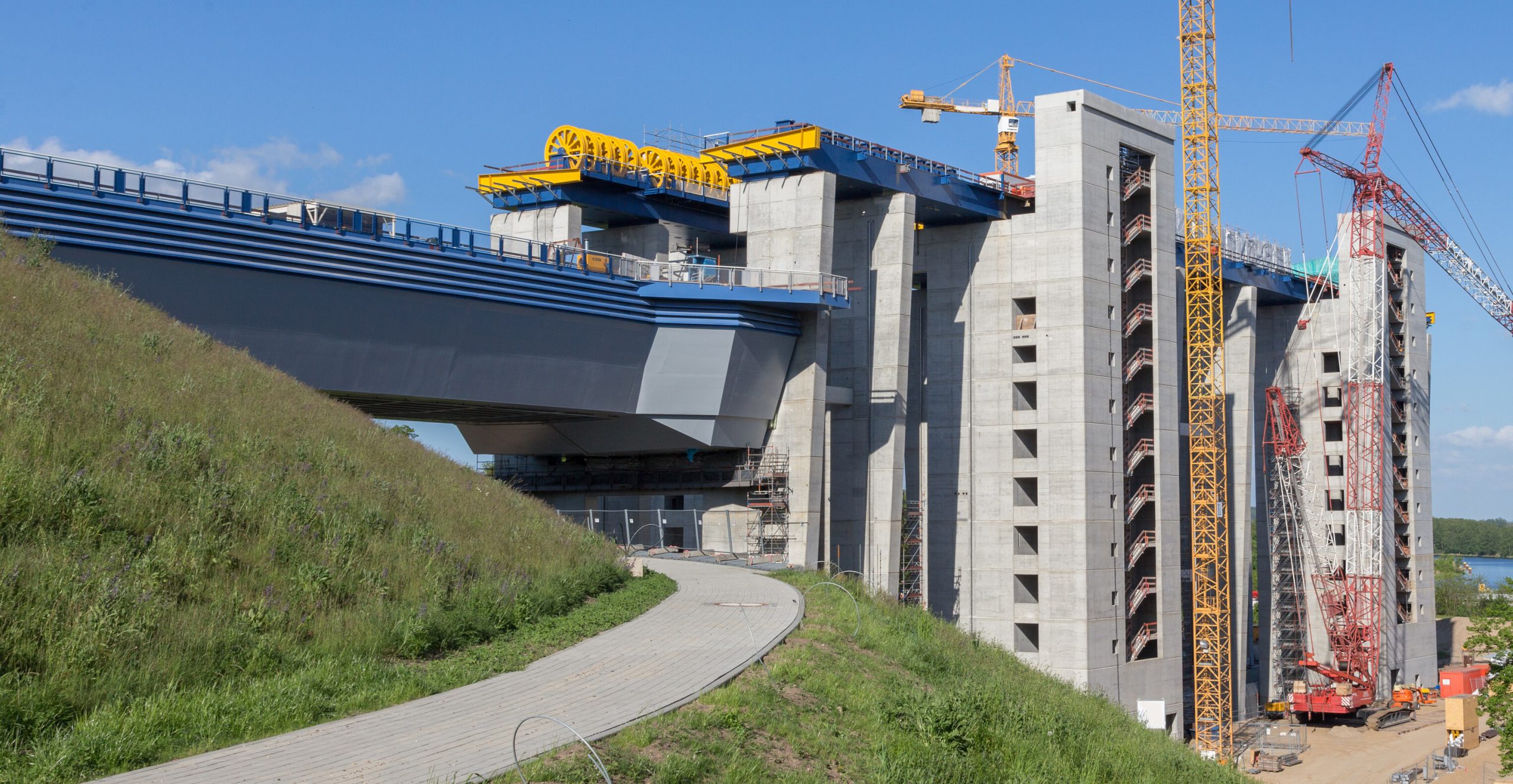 STEEL HYDRAULIC STRUCTURES